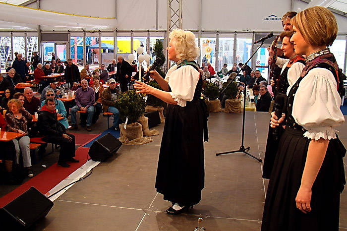 Schwarzwaldfamilie Seitz Original Schwarzwaldfamilie Seitz Ein Schwarwälder Mädel Ein Schwarzwälder Kirsch Schwarzwaldfamilie Seitz Original Schwarzwaldfamilie Seitz Ein Schwarwälder Mädel Ein Schwarzwälder Kirsch